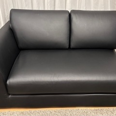 ニトリ5人掛け合皮ソファ黒　の画像