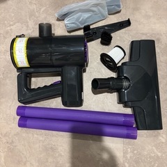 紫 スティック型掃除機 ノズル付きの画像