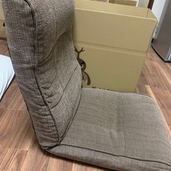 テーブル、折りたたみ椅子の画像