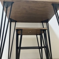 ダイニングテーブルの画像