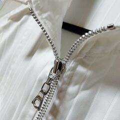 【Ｔ.Ｓ.Ｕ 】ジップアップ トップス　サイズM　ショート丈　ホワイトの画像