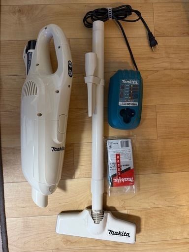 マキタ充電クリーナーCL102D 掃除機純正紙パック充電器付き