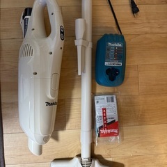 マキタ　充電クリーナー　CL102D 掃除機　純正紙パック充電器付きの画像
