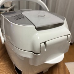 【計量カップ付き】象印炊飯器の画像