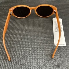 【新品タグ付】UNIQLO　ユニクロ　オーバルキャットサングラス　ブラウンの画像