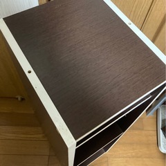 4段すきま家具 濃いブラウン×白 使用感多めの画像