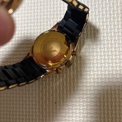 アルマーニ時計ゴールド&ブラックの画像