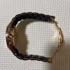 アルマーニ時計ゴールド&ブラックの画像