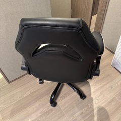 美品　APEX ゲーミングチェア PCチェア シンプル ハイクオリティ ホワイト　座面が広く椅子の上であぐらをかける　高さ調整可能の画像
