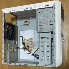 タワー型PCケースの画像