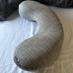 Ergobabyナチュラルカーブナーシングピローグレーの画像