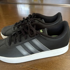 新品　adidasスニーカーの画像