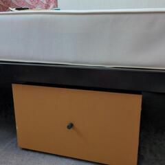 ベッド下に入れられる収納ボックスの画像