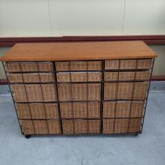 20250725001　家具　藤タンスの画像