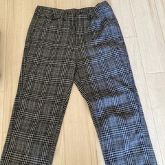 写真のジーンズとスラックスの画像