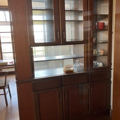 カリモク　食器棚の画像