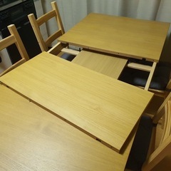 ダイニングテーブル　机の画像