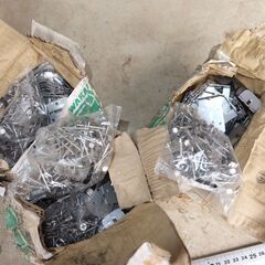 新品未使用 3箱セット WAKAI ワカイ 若井産業 窓枠固定金具 らく枠 ステンレス鋼 11700RK 100組入の画像