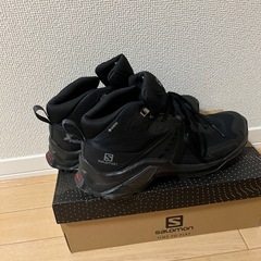 Salomon ミッドカット トレイルシューズ（ブラック）の画像