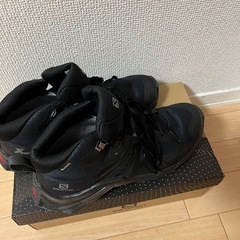 Salomon ミッドカット トレイルシューズ（ブラック）の画像