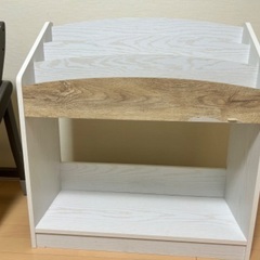 絵本ラック　絵本棚の画像