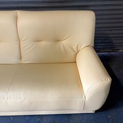 【黄色の2人掛けソファ／美品】の画像