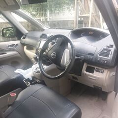 日産セレナ（8名）の画像