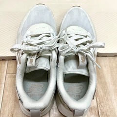 ニューバランス ダイナソフト UA900 2E ユニセックスタイプスニーカーの画像