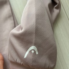 くすみピンクのスポーツウェアの画像