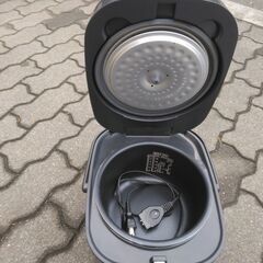 5,5合炊飯器：極厚火釜：２０２３年製造：型ＭＥ－Ａ５０：：良品アイリスオオヤマの画像
