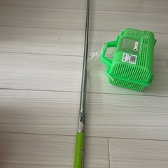 虫取りかごと網の画像