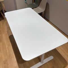 IKEA BEKANT デスク 160×80cm ホワイト 高さ調整可能（手動）の画像