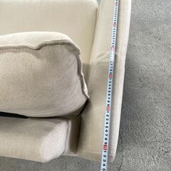 【良品】二人掛けソファー 白系 足つき コンパクト お洒落 人気 早い者勝ち 引取歓迎 配送OKの画像