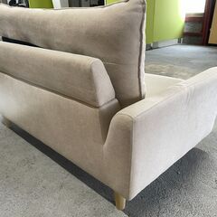 【良品】二人掛けソファー 白系 足つき コンパクト お洒落 人気 早い者勝ち 引取歓迎 配送OKの画像