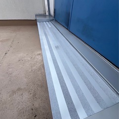 中学校渡り廊下雨漏り修理工事・大阪府枚方市 - 便利屋