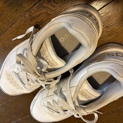 adidas スニーカー　２５センチの画像