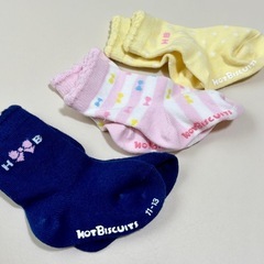 赤ちゃん用靴下+未開封おしゃぶりセットの画像