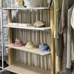 【オフィス移転のため】椅子・机セット（3セット）＆棚（2つ）お譲りします！【美品】の画像