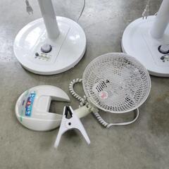 扇風機2台プラス卓上、クリップ扇風機セットの画像