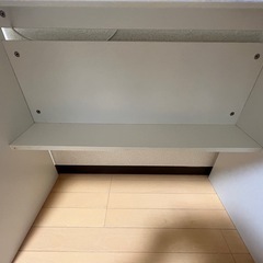 コンセント付きテーブルの画像