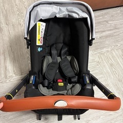 Doona+ チャイルドシート兼ベビーカー ＋ 予備カバー付きの画像