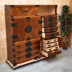 ≪zyt2358ジ≫ 岩屋堂箪笥 着物箪笥 鍵無し/現状品 幅168cm 高さ175cm 菊幸作？ 和箪笥/民芸箪笥/欅材/抽斗/チェスト/中古家具/宮城県仙台市 70718-09の画像