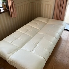 美品ホワイトソファーベッド(収納付き)の画像