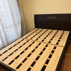 【美品ダブルベッドフレーム】寝具、マットレス、ランプあげますの画像