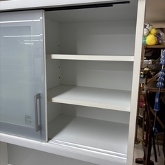 ★959 (食器棚お探しの方必見)　食器棚　ソフトクローズ付き　シミ・ハガレ多少あり　【リサイクルマート鹿児島宇宿店】の画像