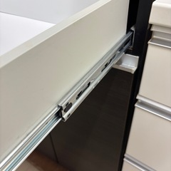 ★960 (格安食器棚お探しの方必見)　キッチンボード　木目×黒　　状態込み　【リサイクルマート鹿児島宇宿店】の画像