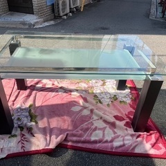 ガラステーブルの画像