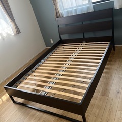 IKEAのダブル、ベットフレームの画像