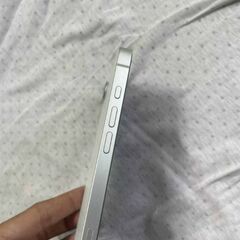 バッテリー容量100%　IPHONE 16e 128GB 本体の画像
