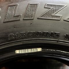 BS BRIDGESTONE BLIZZAK W979 215/70R15 107/105L LT 15インチ ライトトラック用 スタッドレス 4本 22年製 バリ溝 ハイエース等　(KTO454)の画像